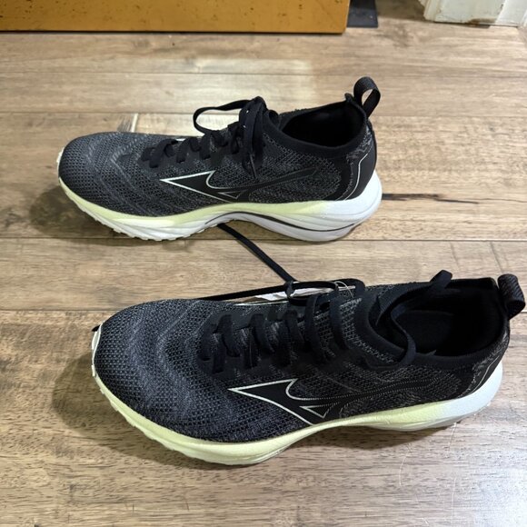 Mizuno Black and White Athletic Shoes - Picture 3 of 6